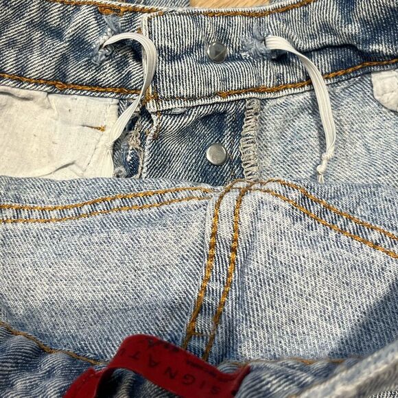 Signature 8 Distressed Blue Jeans Size Medium - Picture 5 of 5